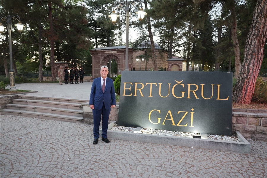 Ticaret Bakanı Bolat, Bilecik'teki Ertuğrul Gazi Türbesi'ni Ziyaret Etti