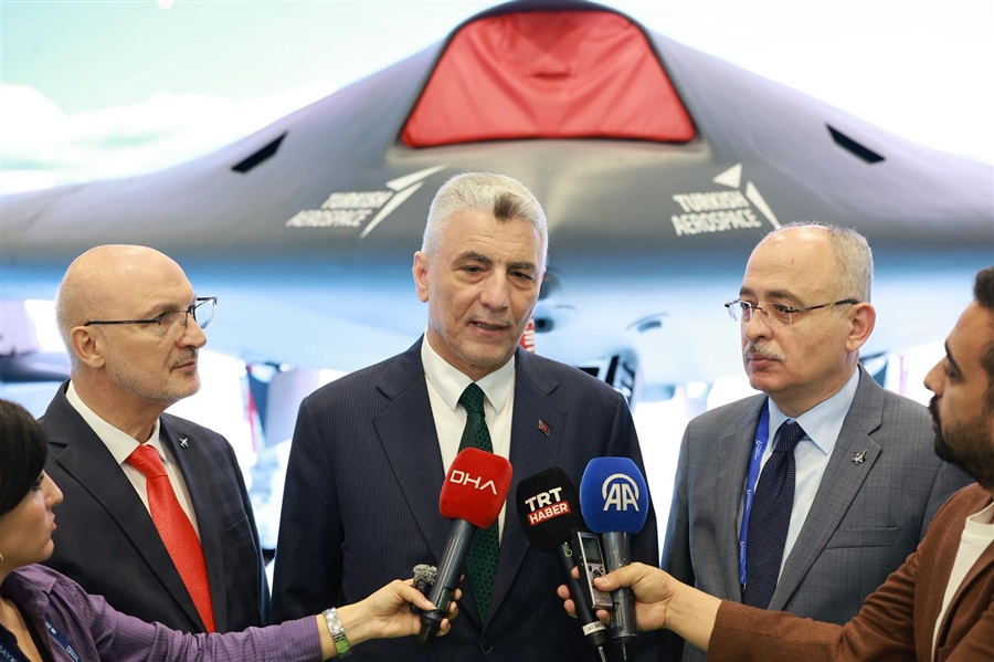 Ticaret Bakanı Ömer Bolat, SAHA 2026'yı Ziyaret Etti