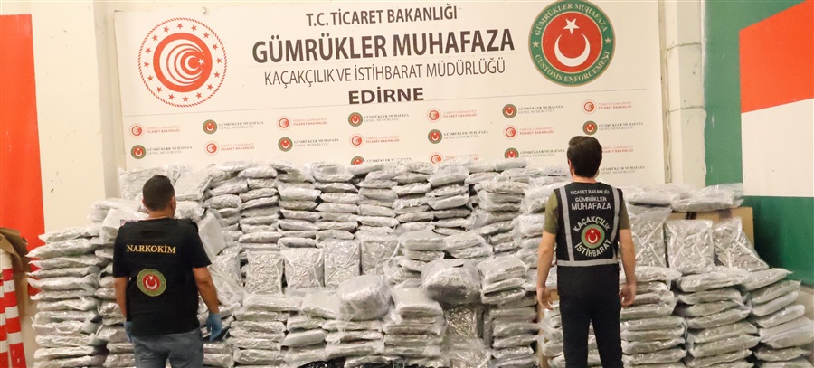 TİCARET BAKANLIĞI GÜMRÜKLER MUHAFAZA EKİPLERİNDEN ZEHİR TACİRLERİNE DARBE: 810 KİLOGRAM ESRAR ELE GEÇİRİLDİ